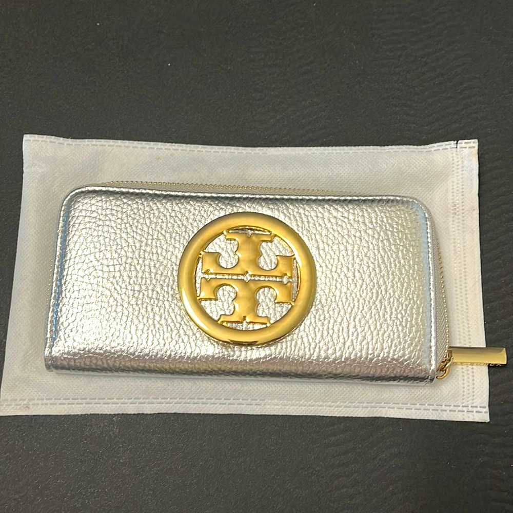 Tory Burch wallet. Silver with gold logo